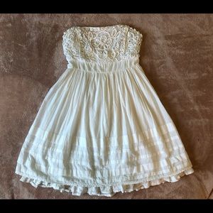White lace strapless dress